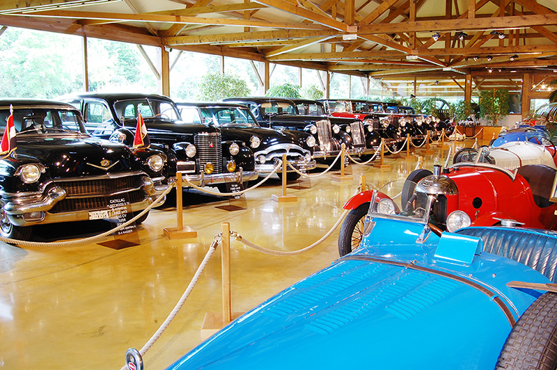 Manoir de l'automobile à Lohéac - ABoden